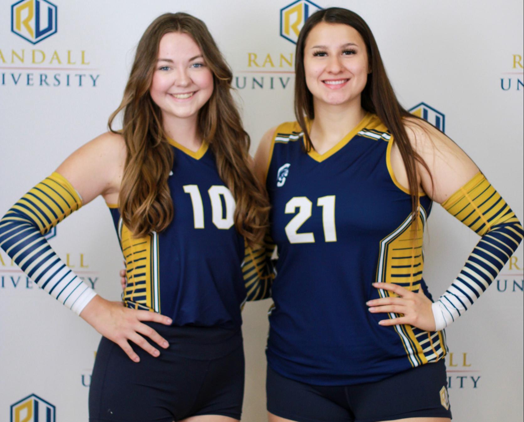 Volleyball Sweeps Barclay on Senior Night